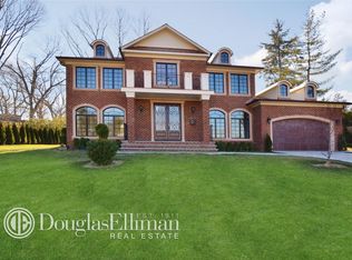 98 Village Rd, Manhasset, NY 11030