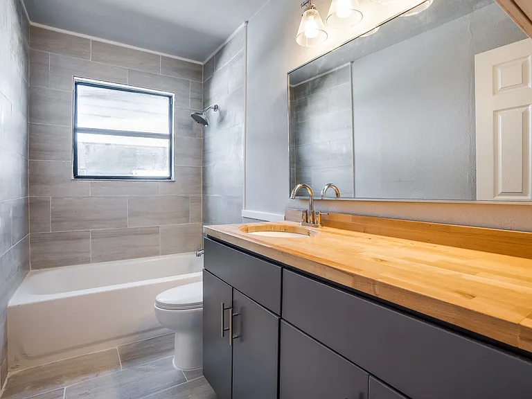 1403 Center St — Photo 20