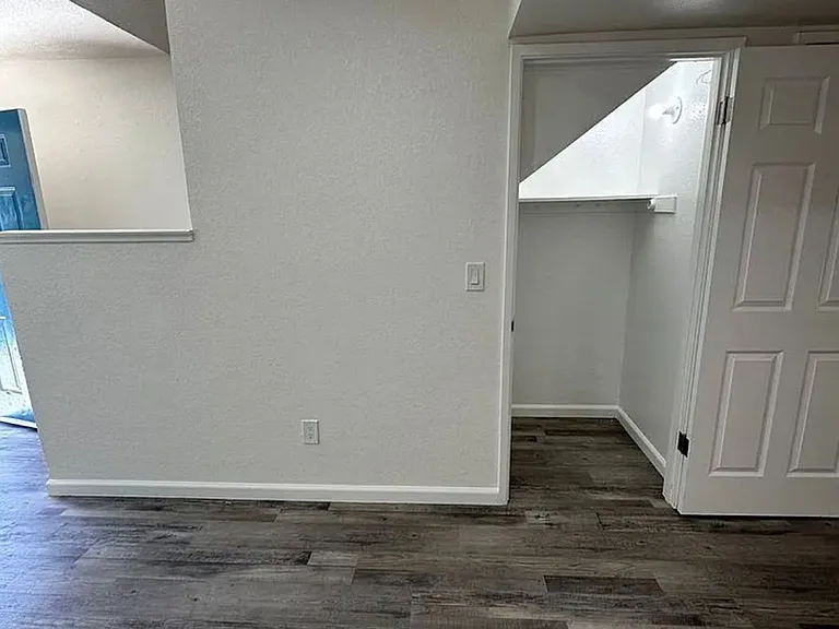 2225 S Lee Ave — Photo 6