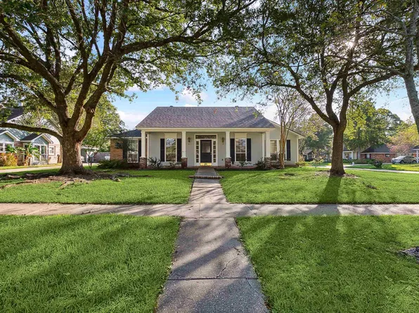 5767 Holly Springs Dr, Baton Rouge, LA 70817