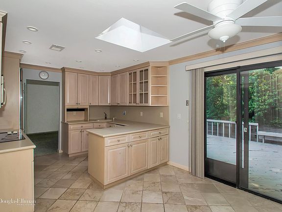 3rd image of 181 Old Pond Ct