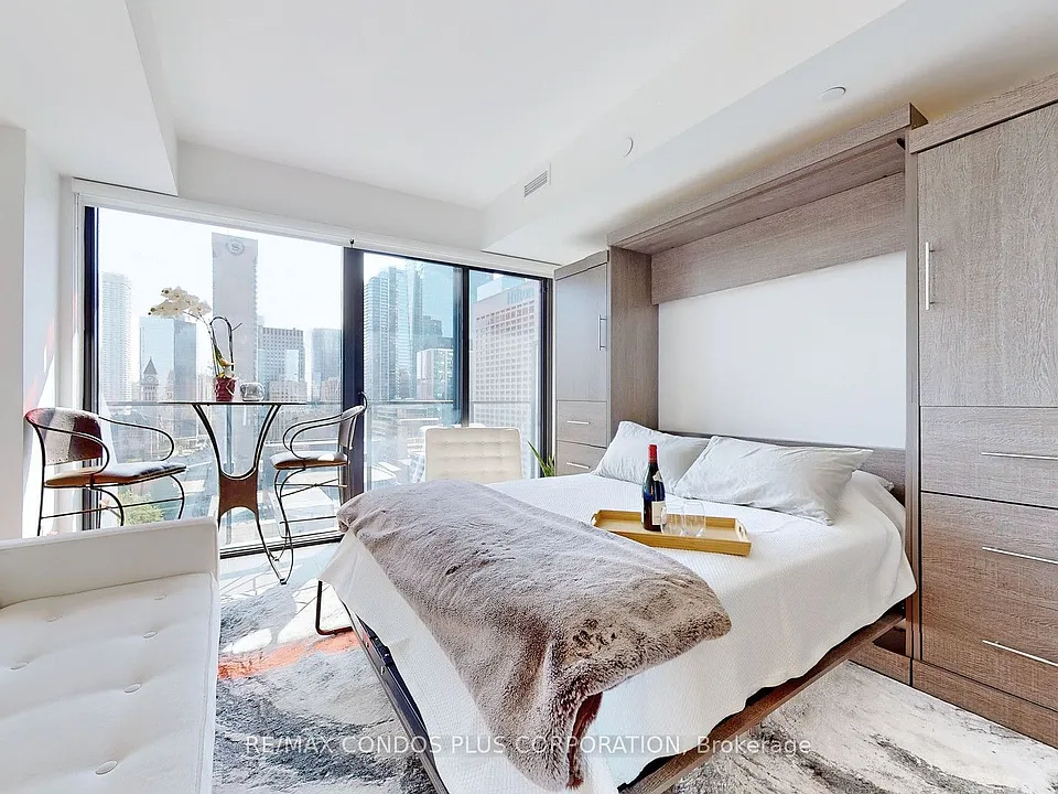 215 Queen St W #1809