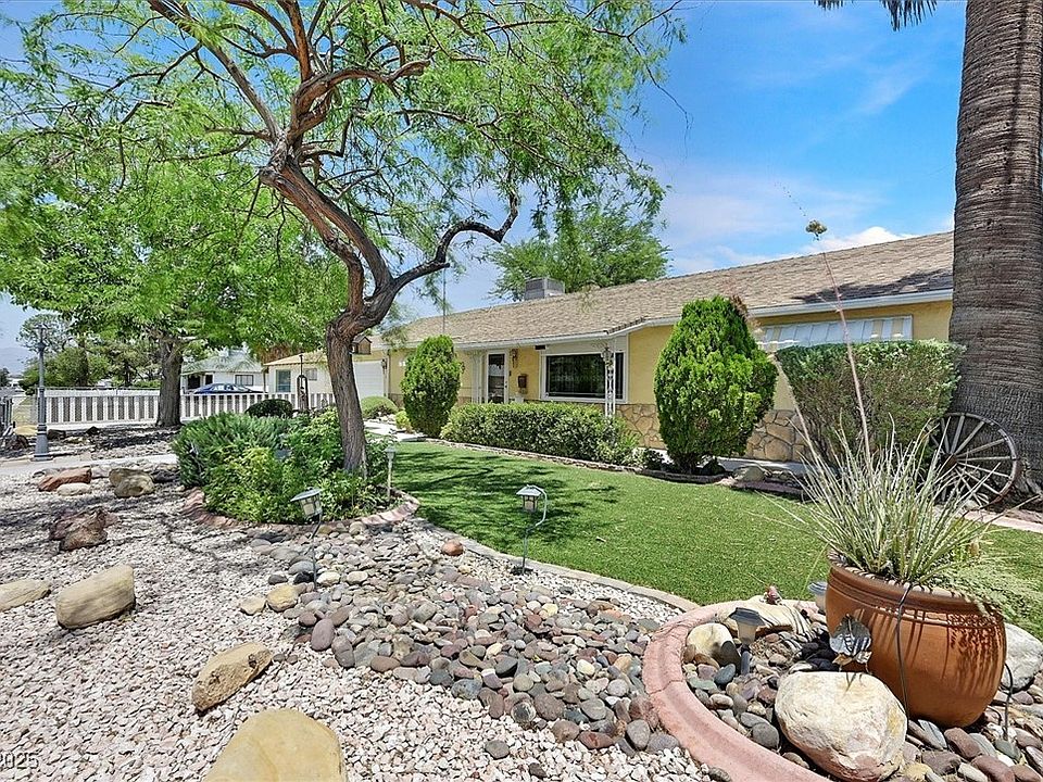 1st image of 1331 Melville Dr