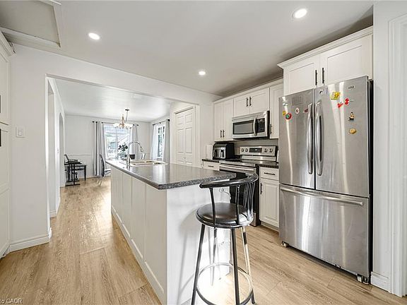3rd image of 24 Park St
