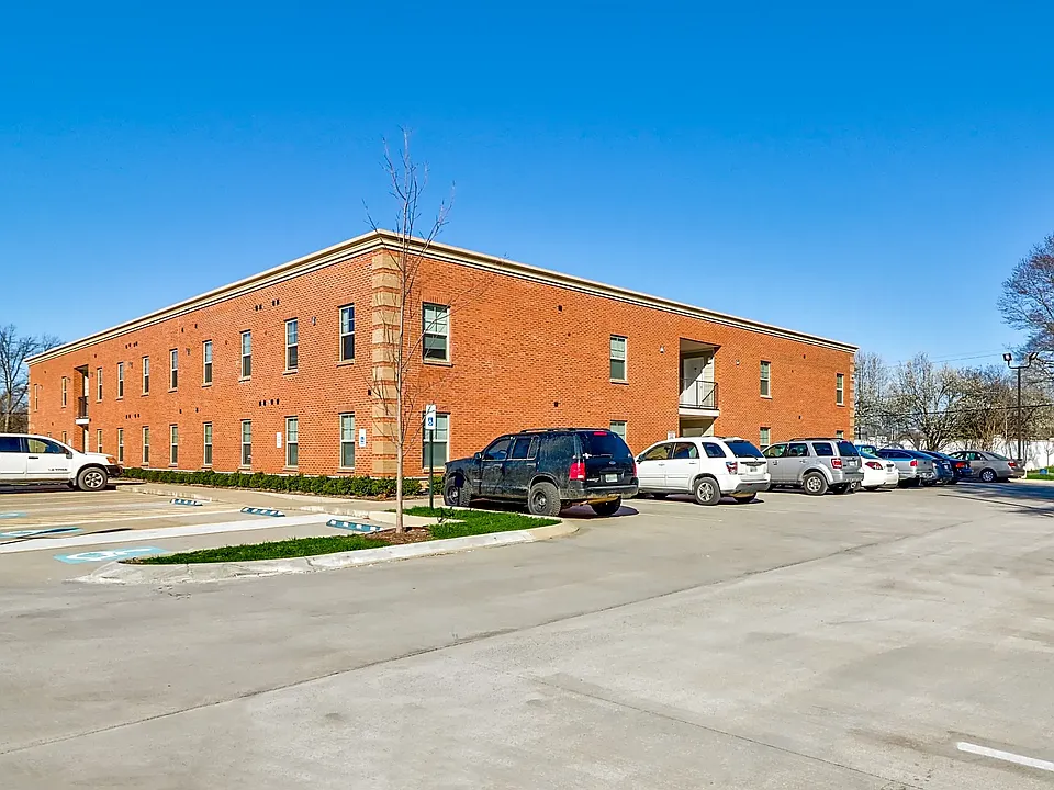 College Pointe Apartments