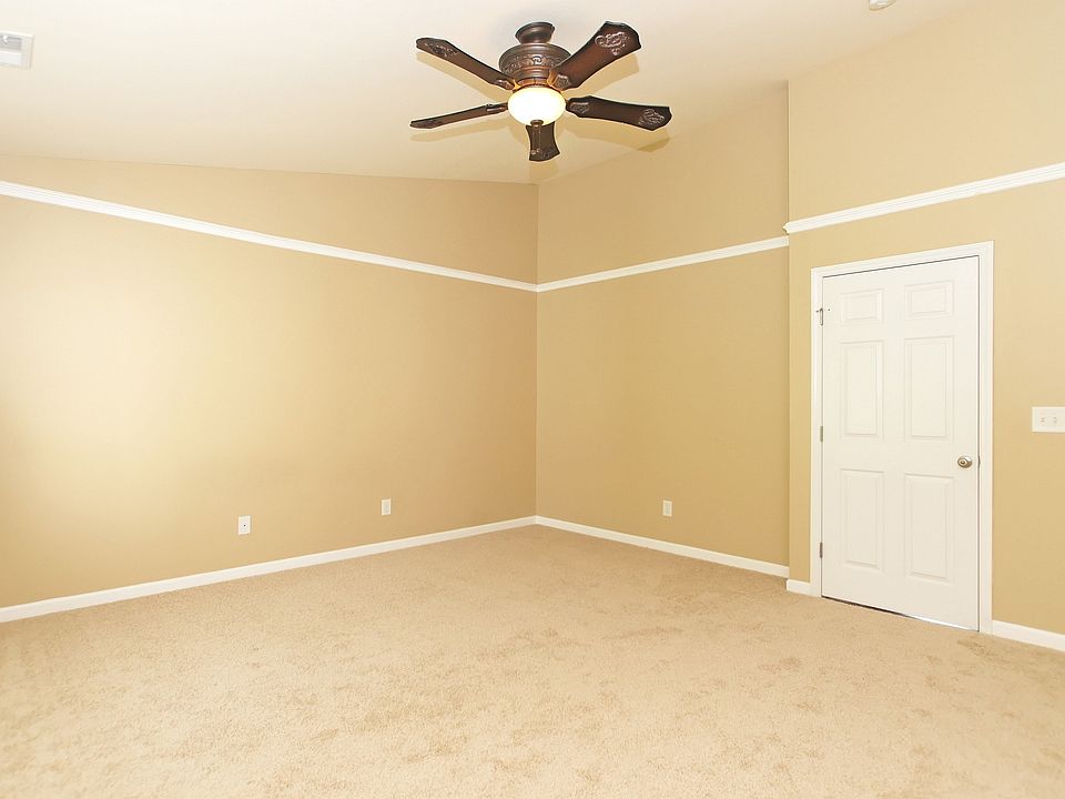 ..His & Hers walk-in closets