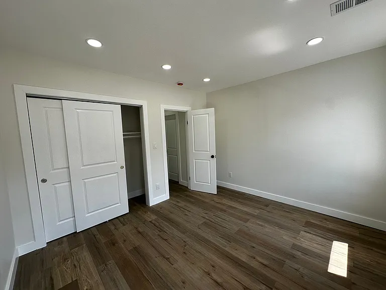 114 Hoffman Ave — Photo 12