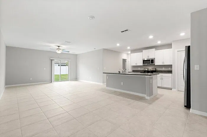6 bed, 3.0 bath, 2580 sqft, $2,750 — Photo 3