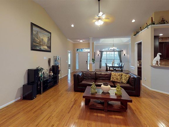 4th image of 221 Stone River Way