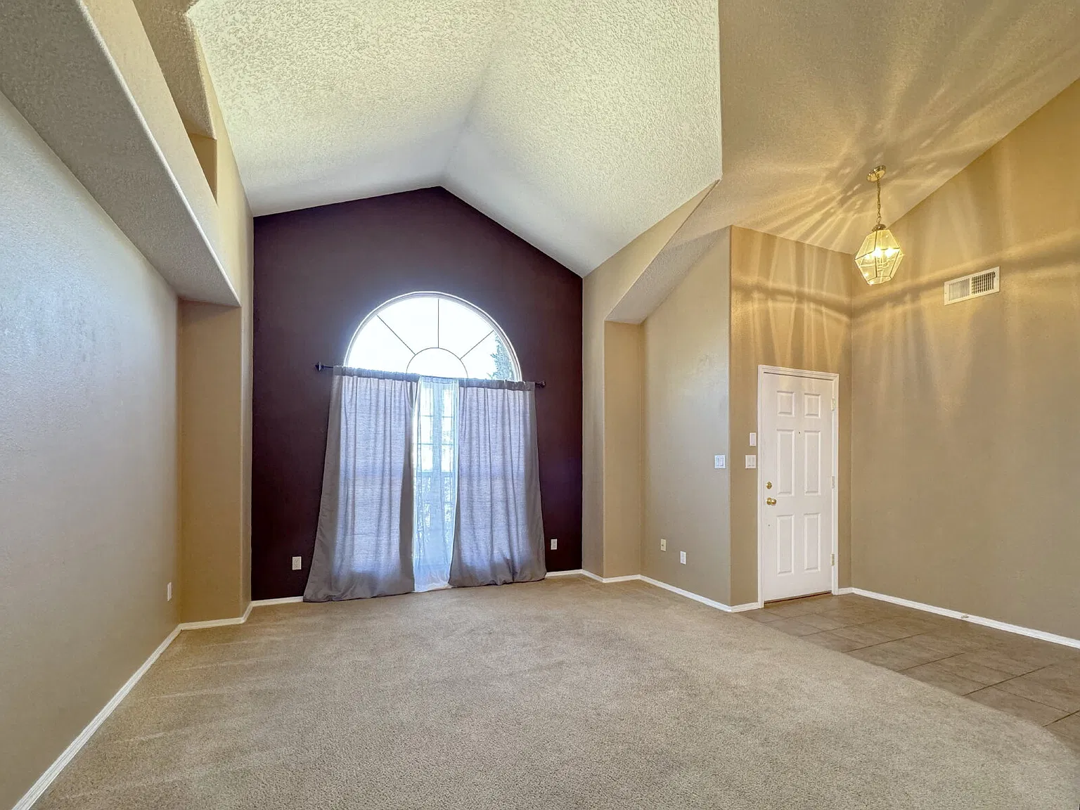 5 bed, 3.0 bath, 2430 sqft, $2,295 — Photo 3