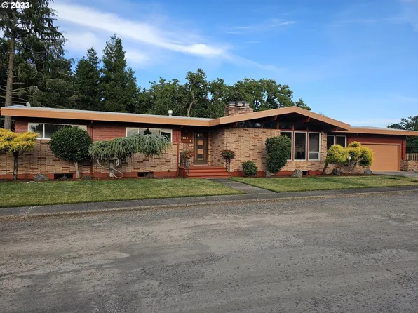 1100 E Jefferson St, Stayton, OR 97383