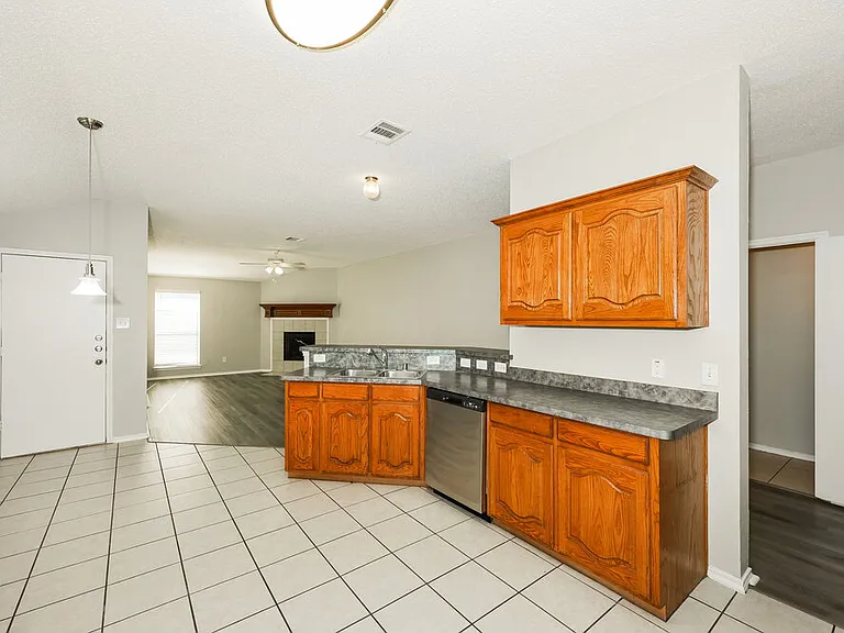 829 Clear Creek Dr — Photo 8