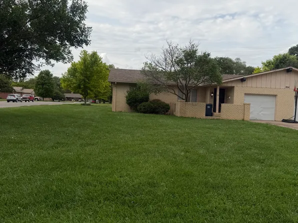 804 W 25th Ave #A, Hutchinson, KS 67502
