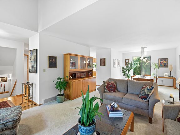 4th image of 847 E Windfield Pl