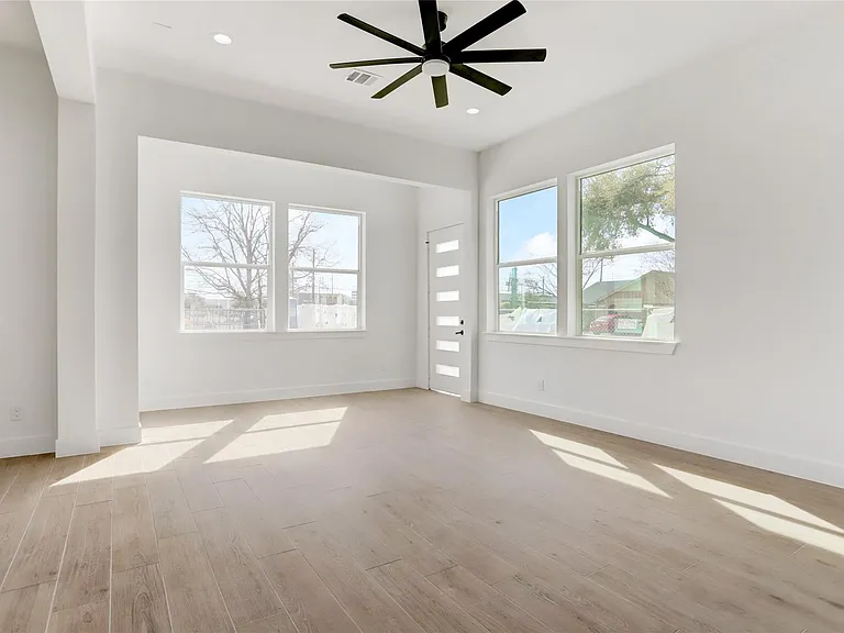 6816 Hartland Ave — Photo 6