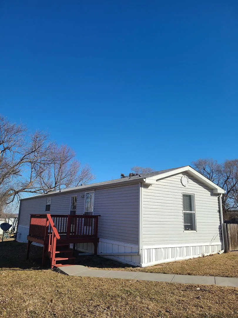 Newer 2 Bed 1 Bath Mobile Home — Photo 1