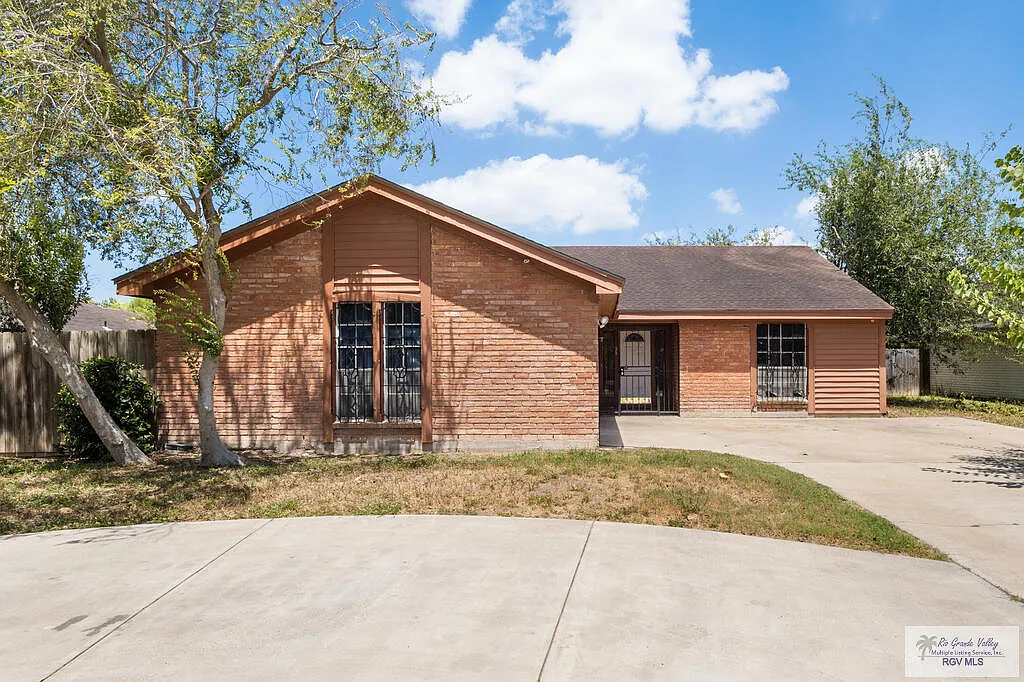 4 bed, 3.0 bath, 2251 sqft, $1,850 — Photo 1