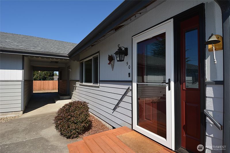 3rd image of 50 Crownview Lane