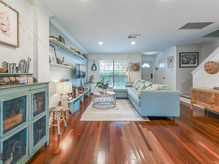 1004 Ruthven St — Photo 4