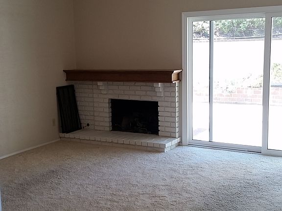 Family Room/Fireplace