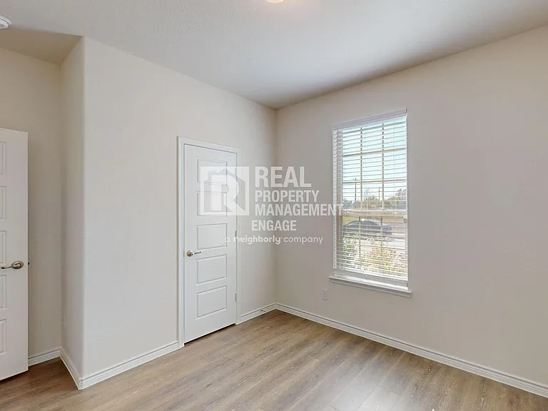 2321 Astapor Dr — Photo 32