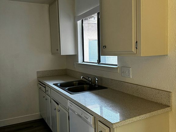 4th image of 2925 Garrison Ct #2927