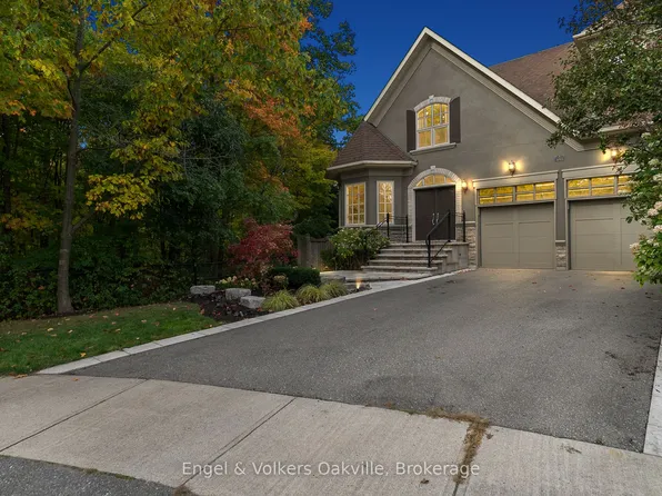 493 Berkley Ct, Oakville, ON L6H 6Y9