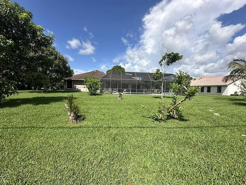 4 bed, 2.0 bath, 2104 sqft, $7,000 — Photo 2