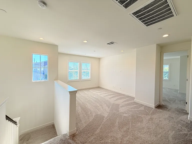 2751 E Agrarian St — Photo 19