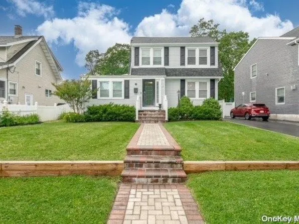 26 Frederick Avenue, Babylon, NY 11702