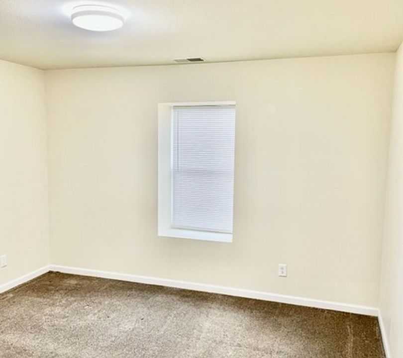 2nd image of 424 S Monroe St APT 101