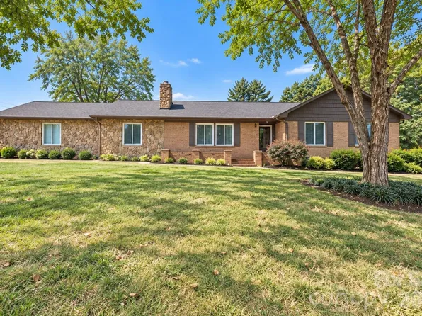 1953 Crestdale Ln, Newton, NC 28658