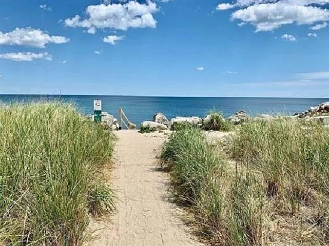2 bed, 1.0 bath, 624 sqft, $1,800 — Photo 2