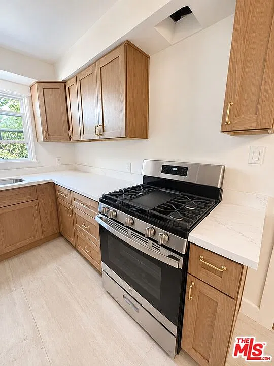 2 bed, 1.0 bath, 700 sqft, $2,895 — Photo 2