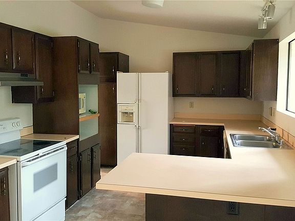 4th image of 898 SW Castilian Dr