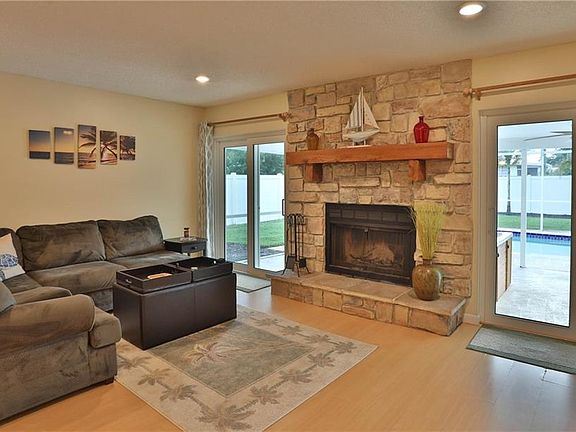 5th image of 900 Evelyn Ave