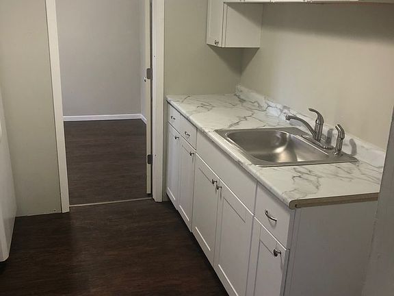5th image of 556 N Clay St APT 10
