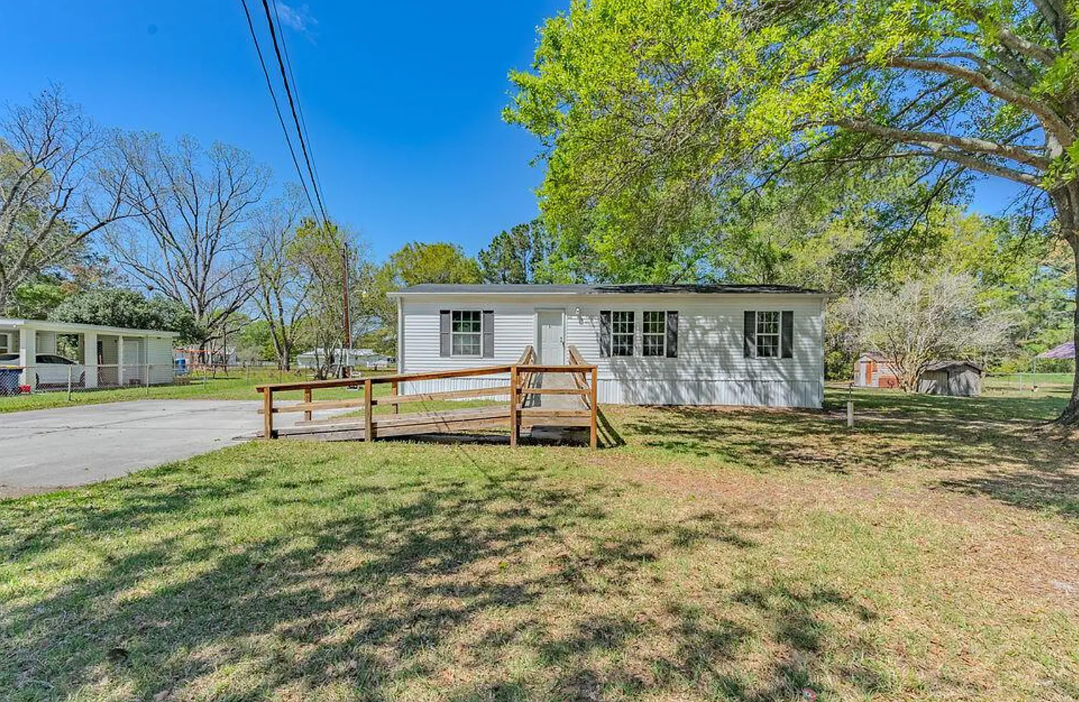 3 bed, 1188 sqft, $1,699 — Photo 2