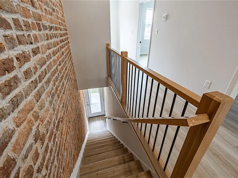 111 S Stafford Ave #B-2 — Photo 4