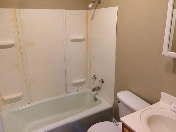 4th image of 974 Villa Dr APT 5