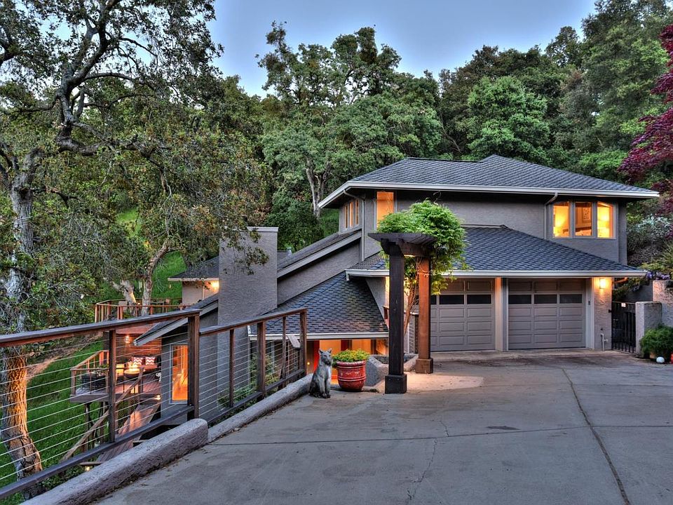 1st image of 225 Wooded View Dr