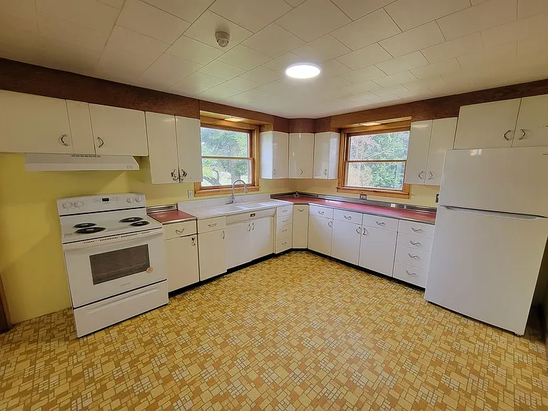 1151 Pease Rd — Photo 9