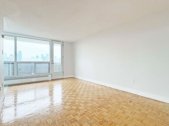 4th image of 666 Spadina Ave #2107