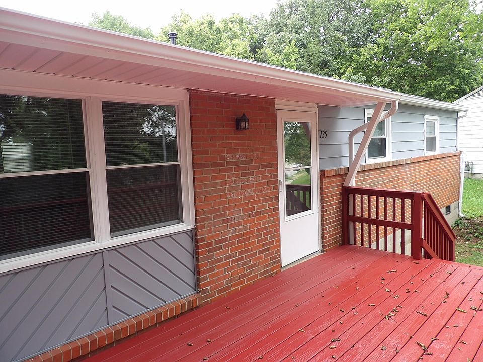 1st image of 135 Hickory Dr