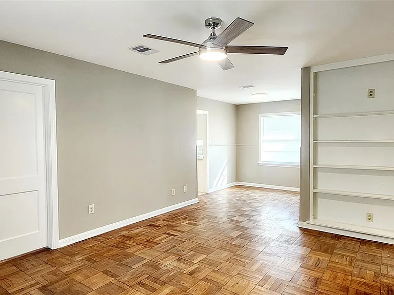 113 Laurel St — Photo 4