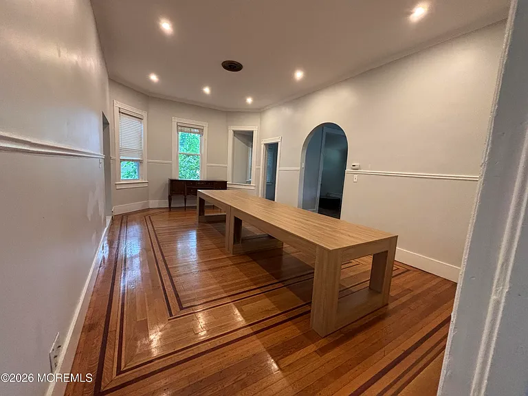 64 Hollywood Ave — Photo 9