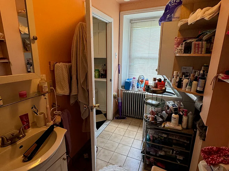 260 Lyceum Ave #3 — Photo 8