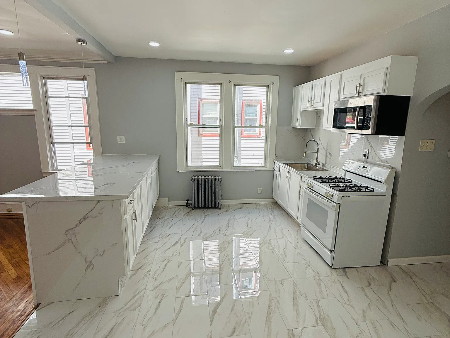 2 bed, 2174 sqft, $2,200 — Photo 1