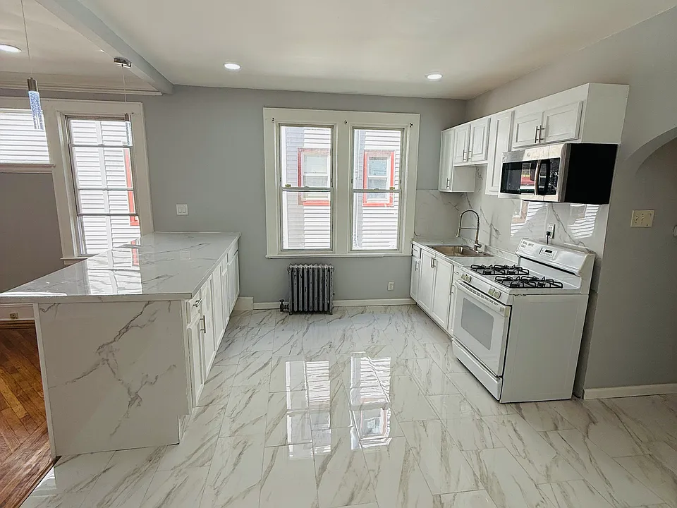 13-15 Finlay Pl #1L