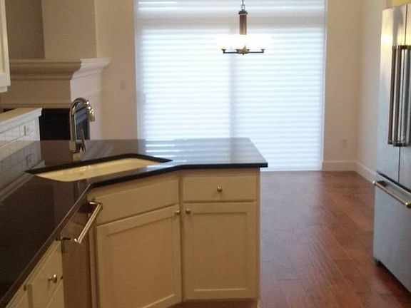 4th image of 900 SE Creekside Dr